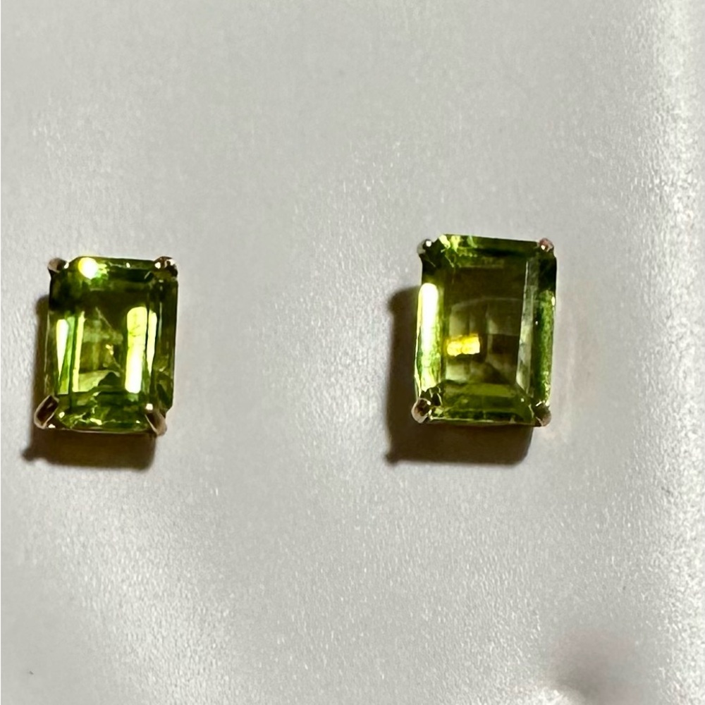 2.14 ct 14K solid Gold Genuine brilliant Emerald cut Peridot  studs - Picture 4 of 10